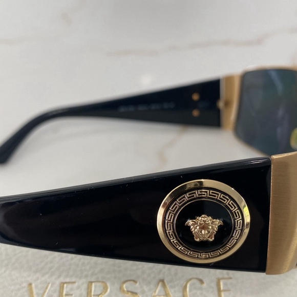 Versace sunglasses - Picture 3 of 4